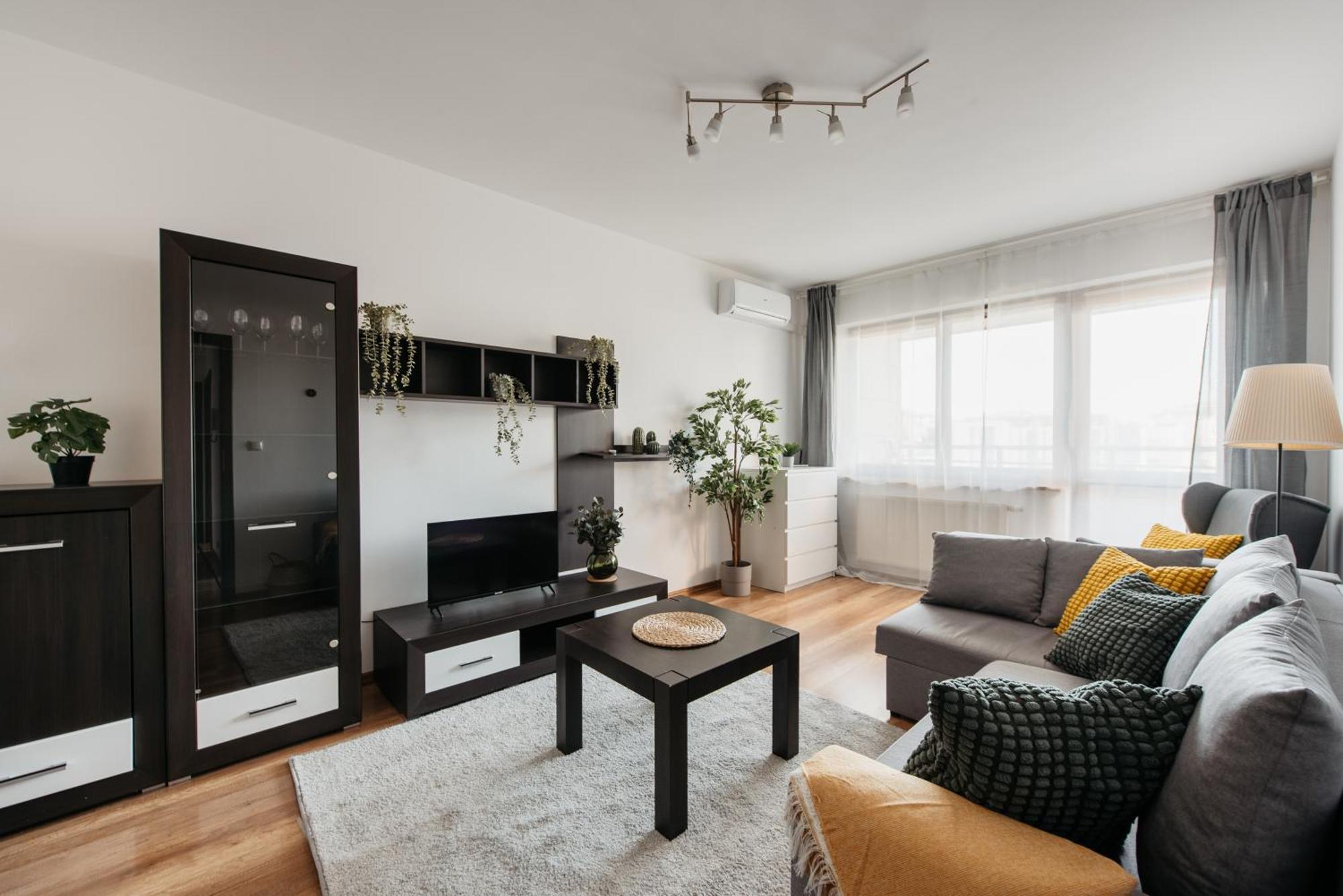 2-room With Garage And Air Conditioning In The Center *